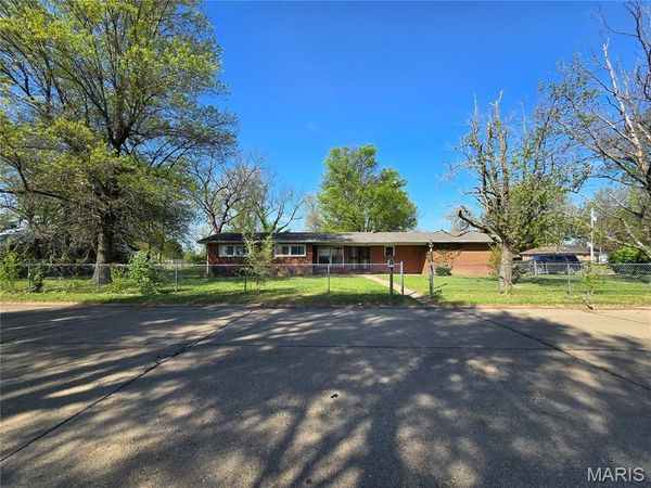 601 Carroll Street , Sikeston, MO 63801