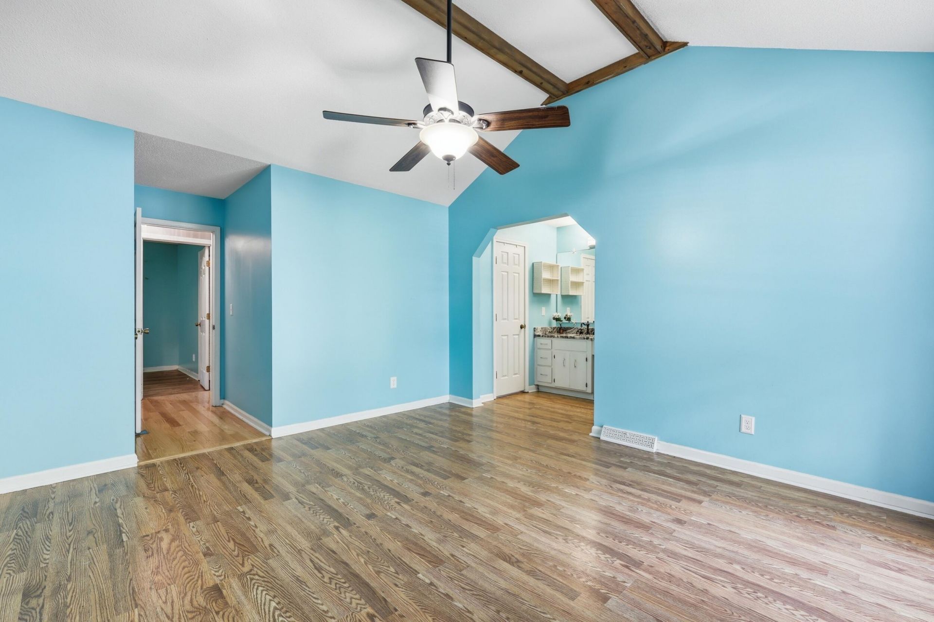 122 Southwold Circle Photo 13