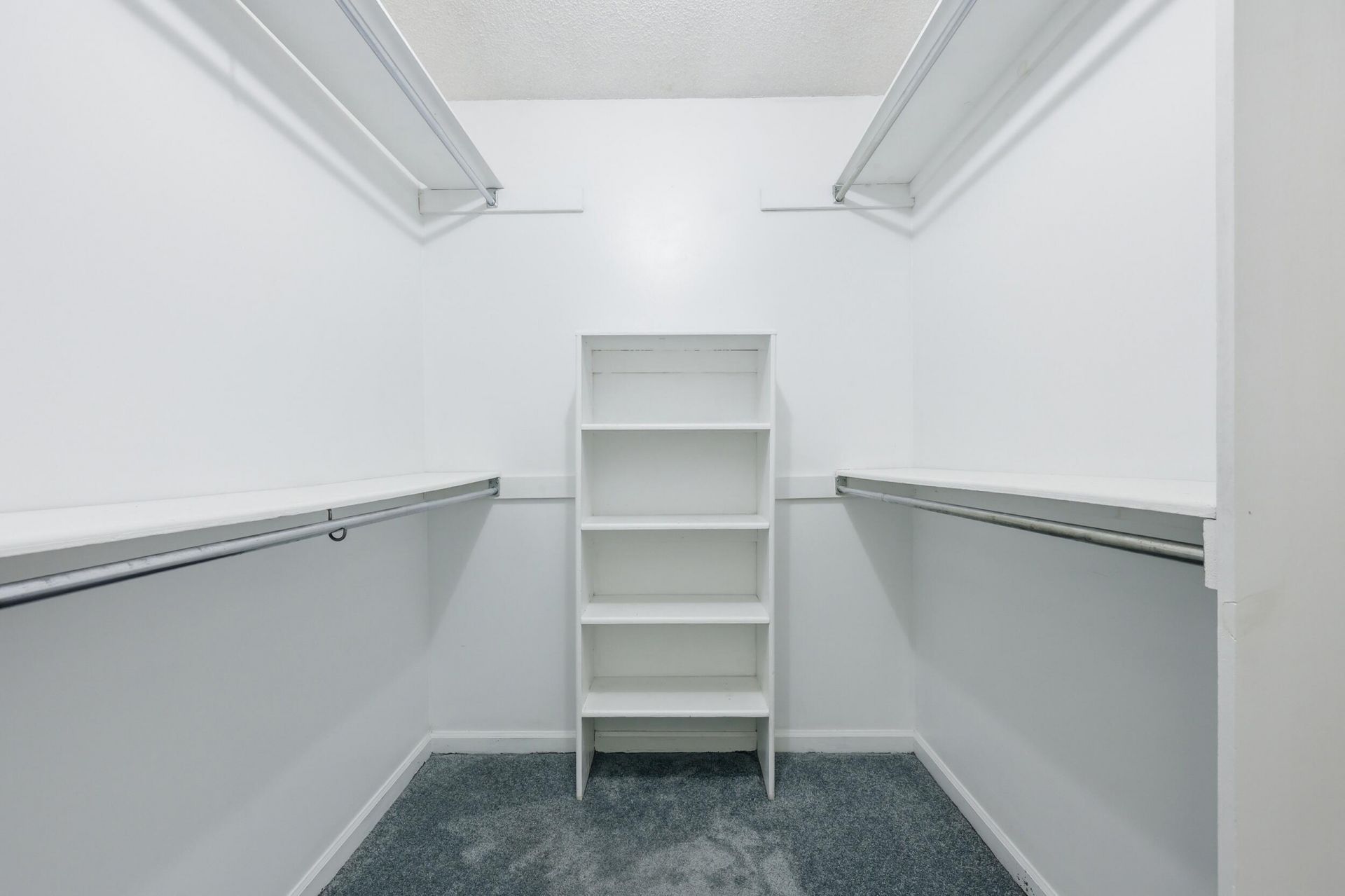 122 Southwold Circle Photo 16