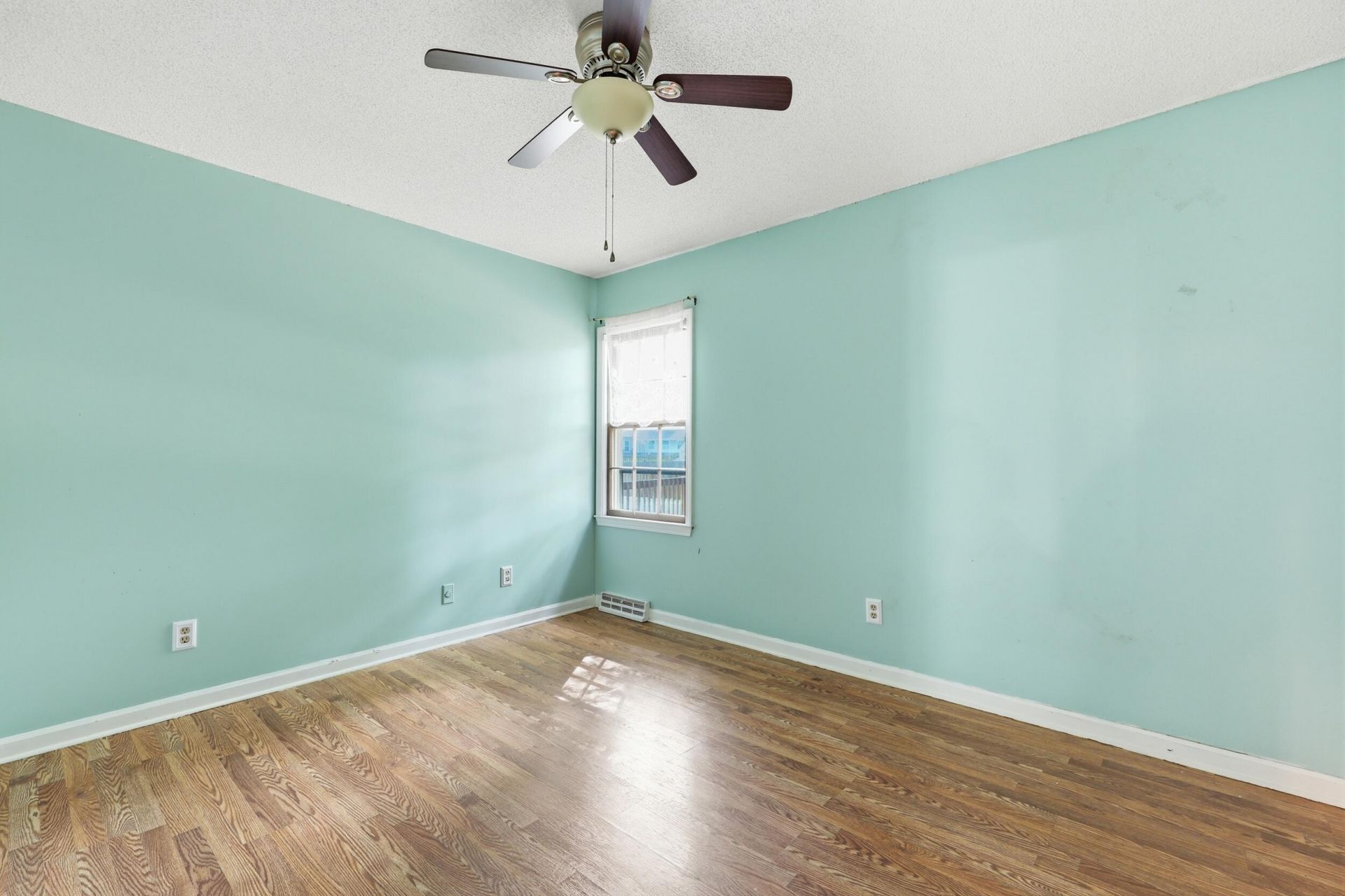 122 Southwold Circle Photo 19