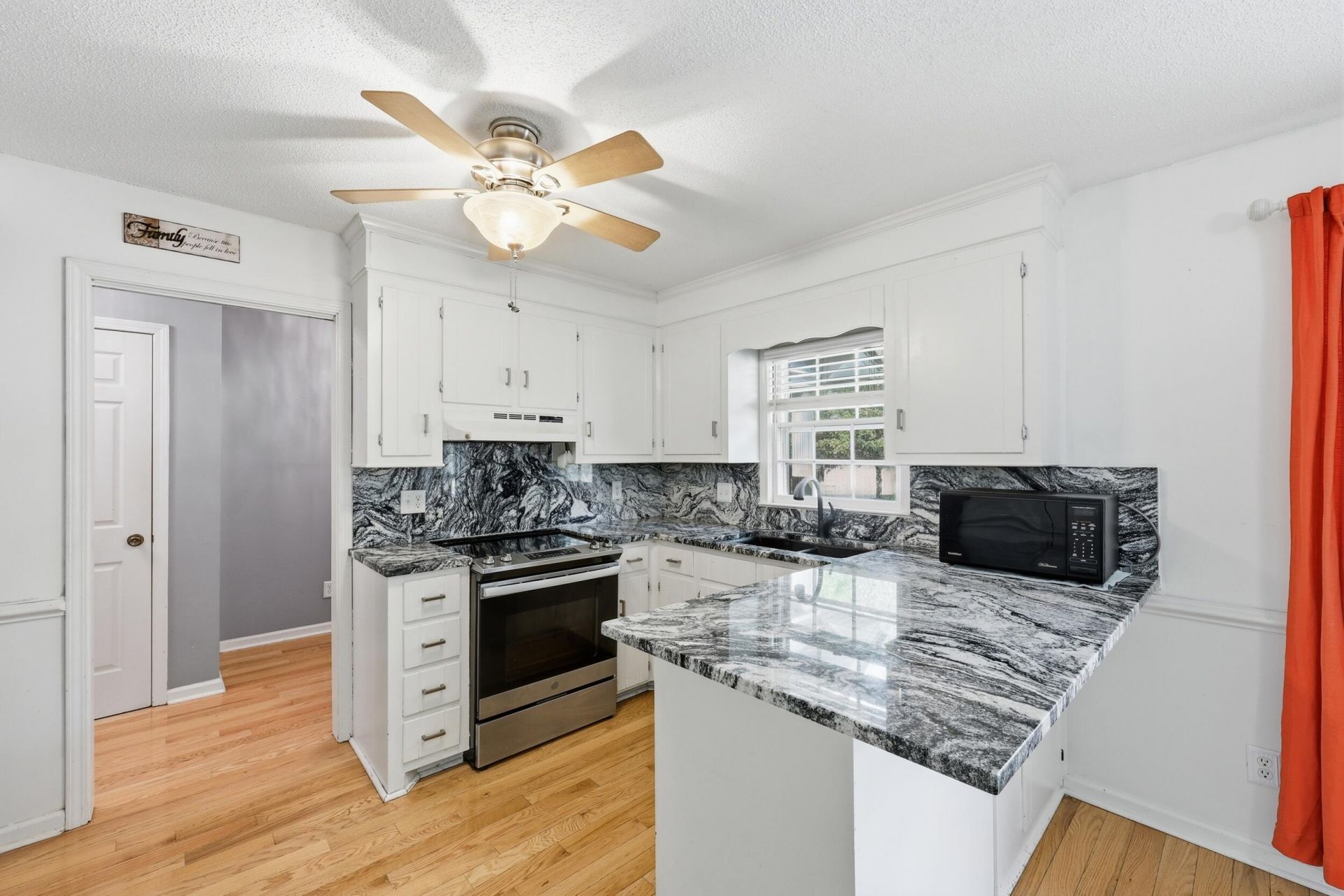 122 Southwold Circle Photo 8