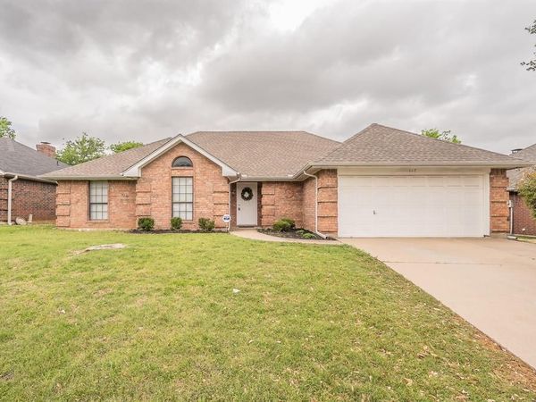 117 Downwood Drive, Burleson, TX 76028