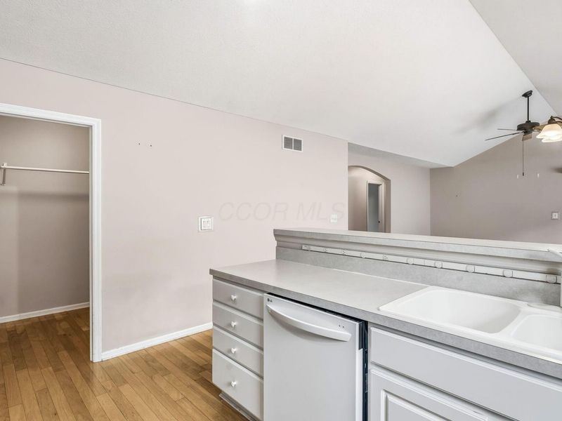 31 BERKSHIRE COMMONS Drive, Westerville, OH 43082 Photo 10