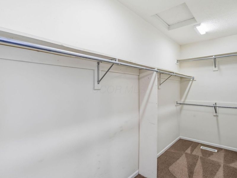 31 BERKSHIRE COMMONS Drive, Westerville, OH 43082 Photo 16