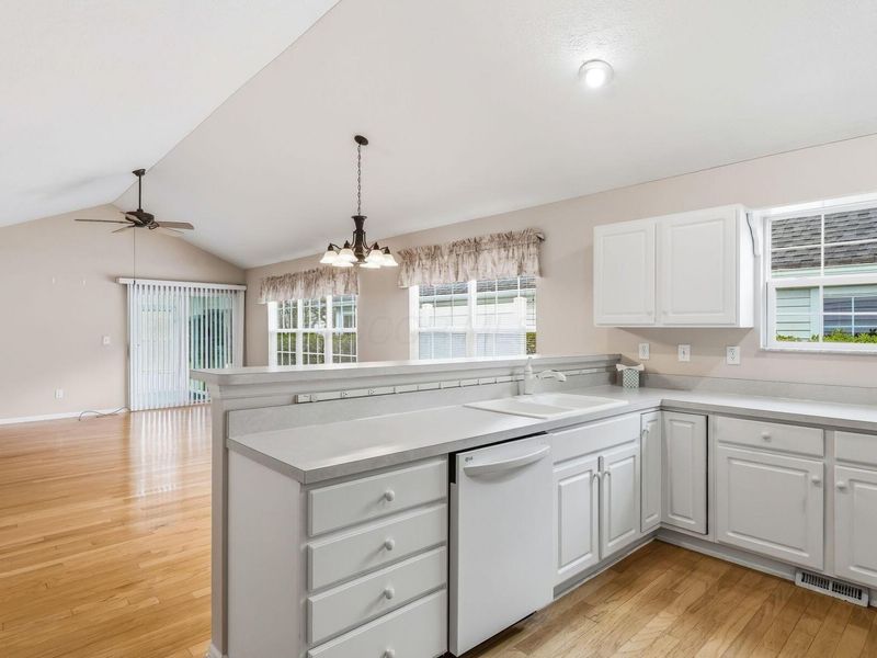 31 BERKSHIRE COMMONS Drive, Westerville, OH 43082 Photo 8