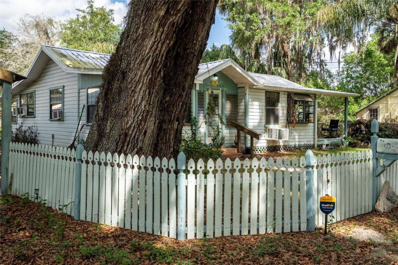 5560 Park Avenue, De Leon Springs, FL 32130 Photo