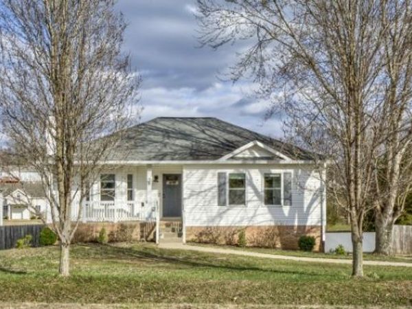2611 Cummings Cir , Clarksville, TN 37042