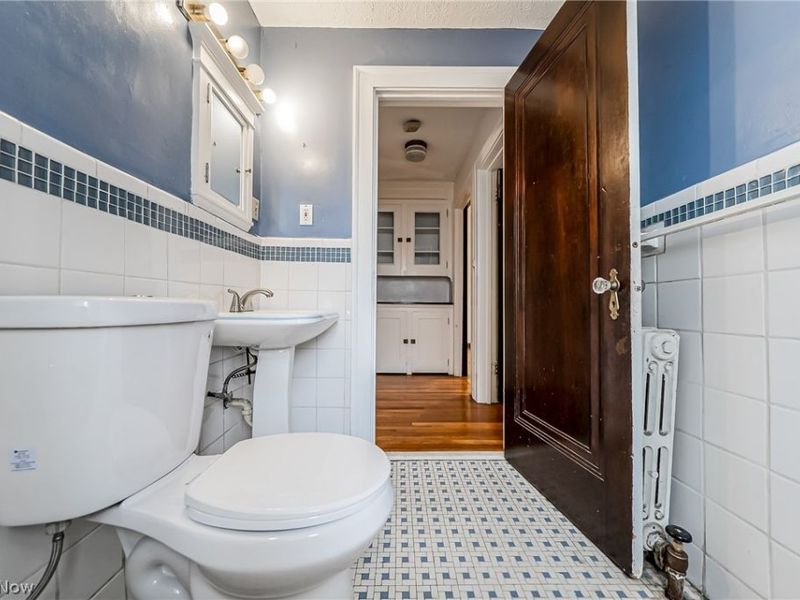 18313 Newell Road , Shaker Heights, OH 44122 Photo 8