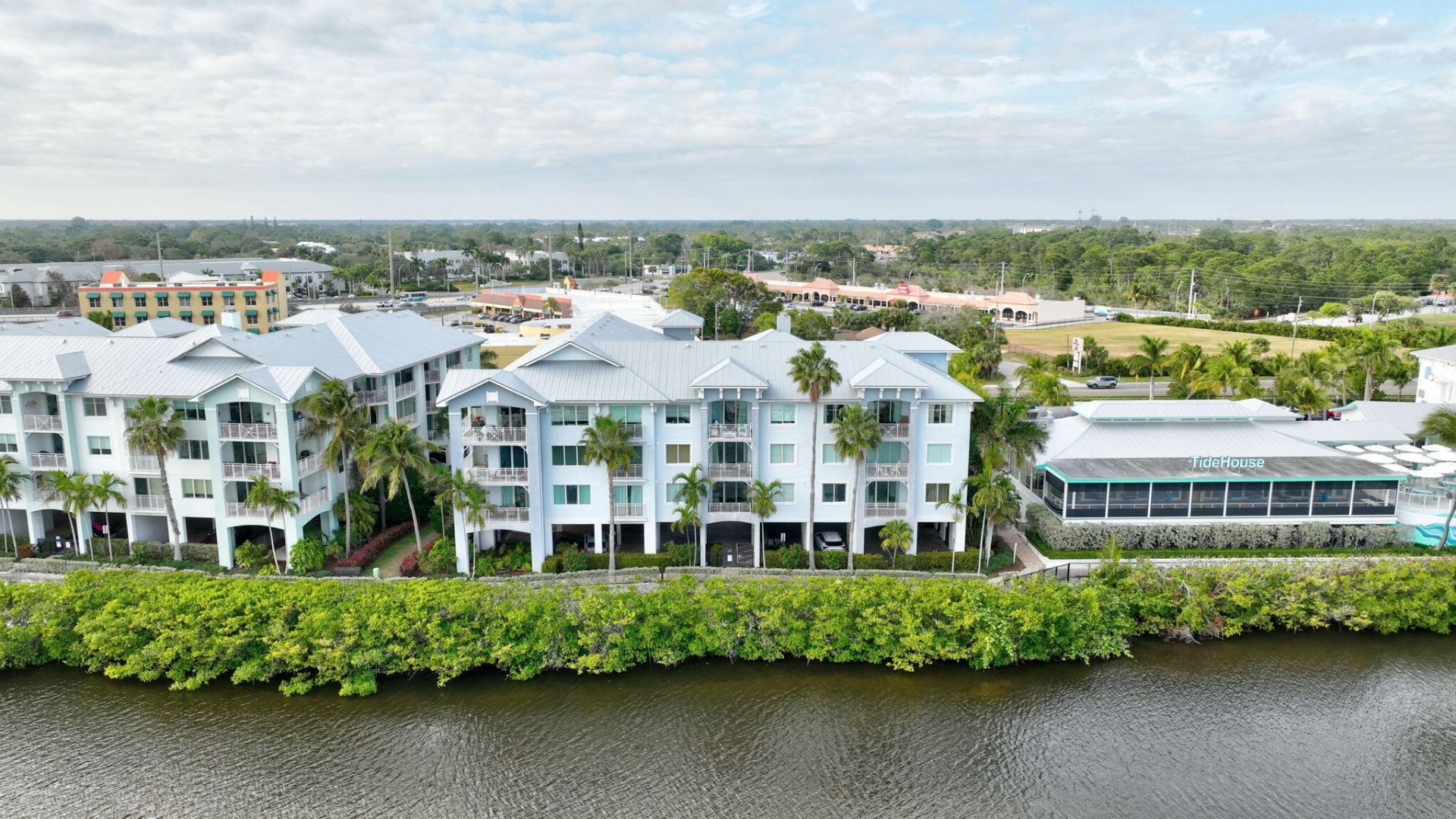 875 NW Flagler Avenue, Unit 404, Stuart, FL 34994 Photo