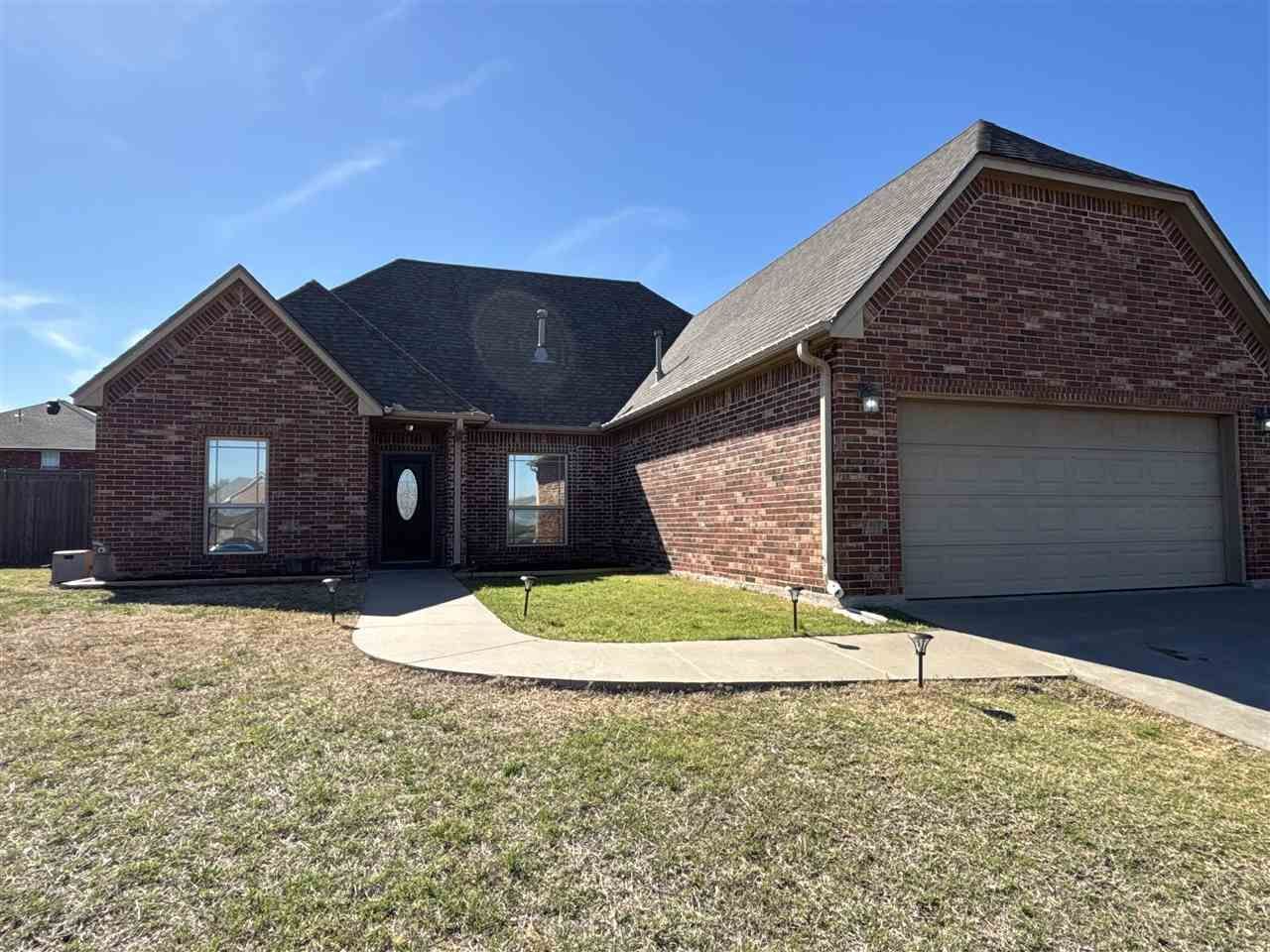 11 NE Summerwood Dr, Elgin, OK 73538 Main Photo