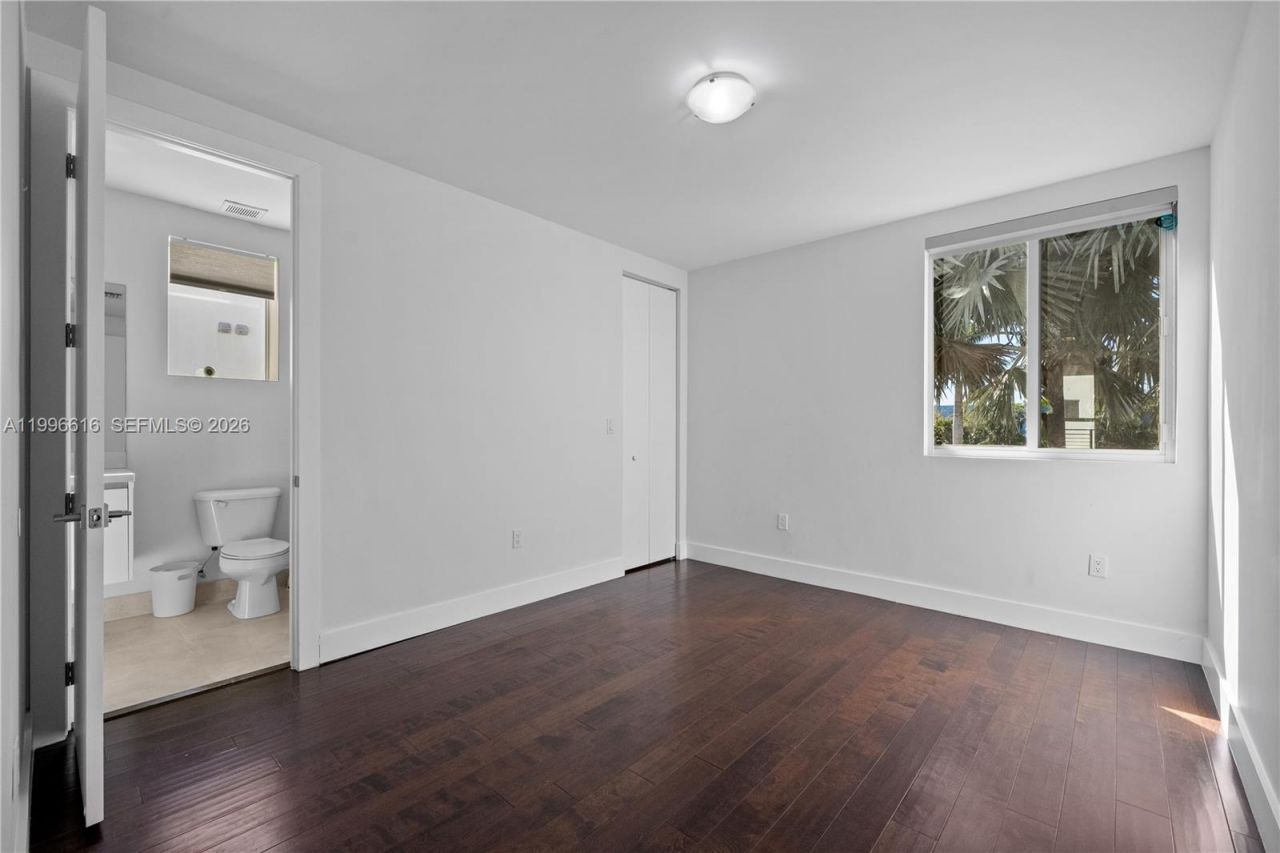 9830 NW 74th Ter, Doral, FL 33178 Photo