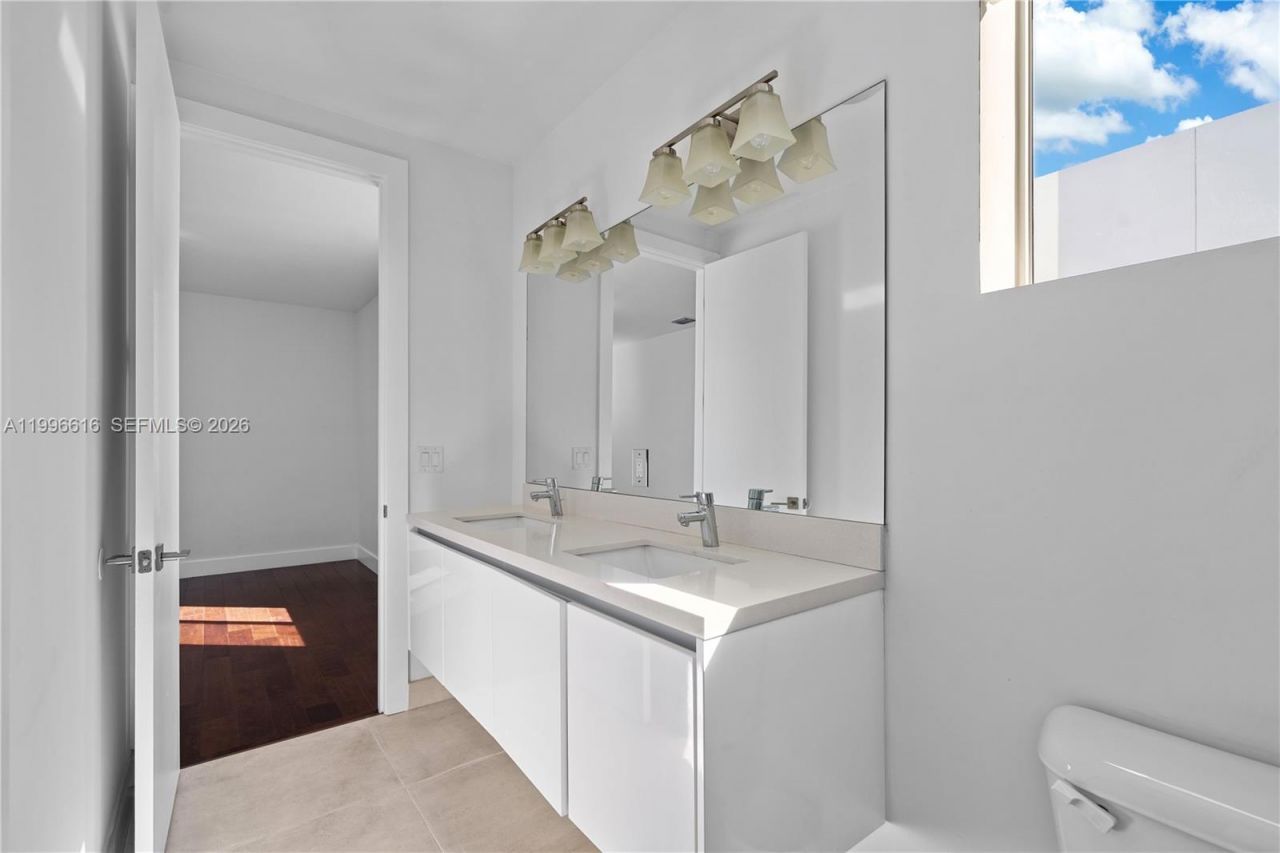 9830 NW 74th Ter, Doral, FL 33178 Photo