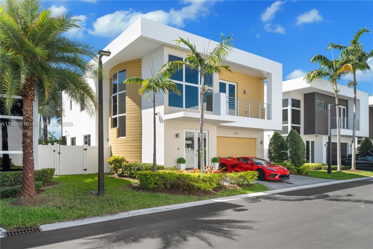 9830 NW 74th Ter, Doral, FL 33178 Photo