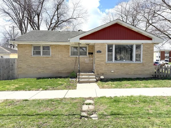 617 McKinley Avenue , Mundelein, IL 60060