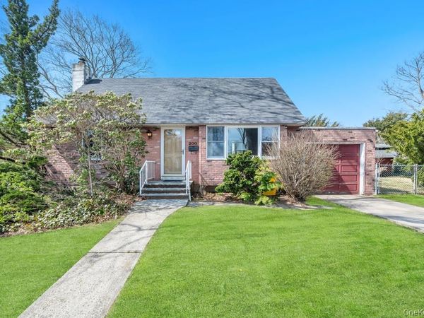 200 Victory Drive, Massapequa Park, NY 11762