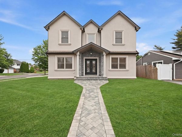 2 Griffin Lane, Syosset, NY 11791