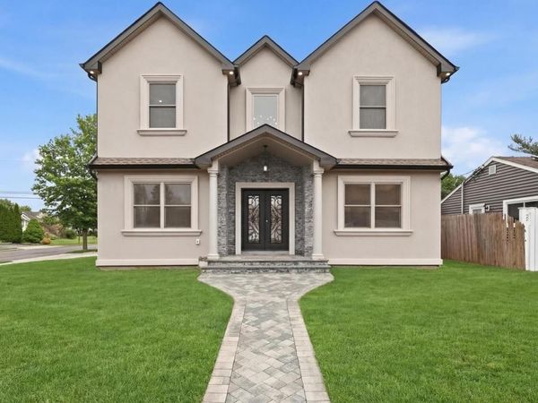 2 Griffin Lane, Syosset, NY 11791