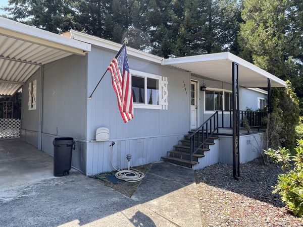 1095 Lee Roze Lane, Grants Pass, OR 97527