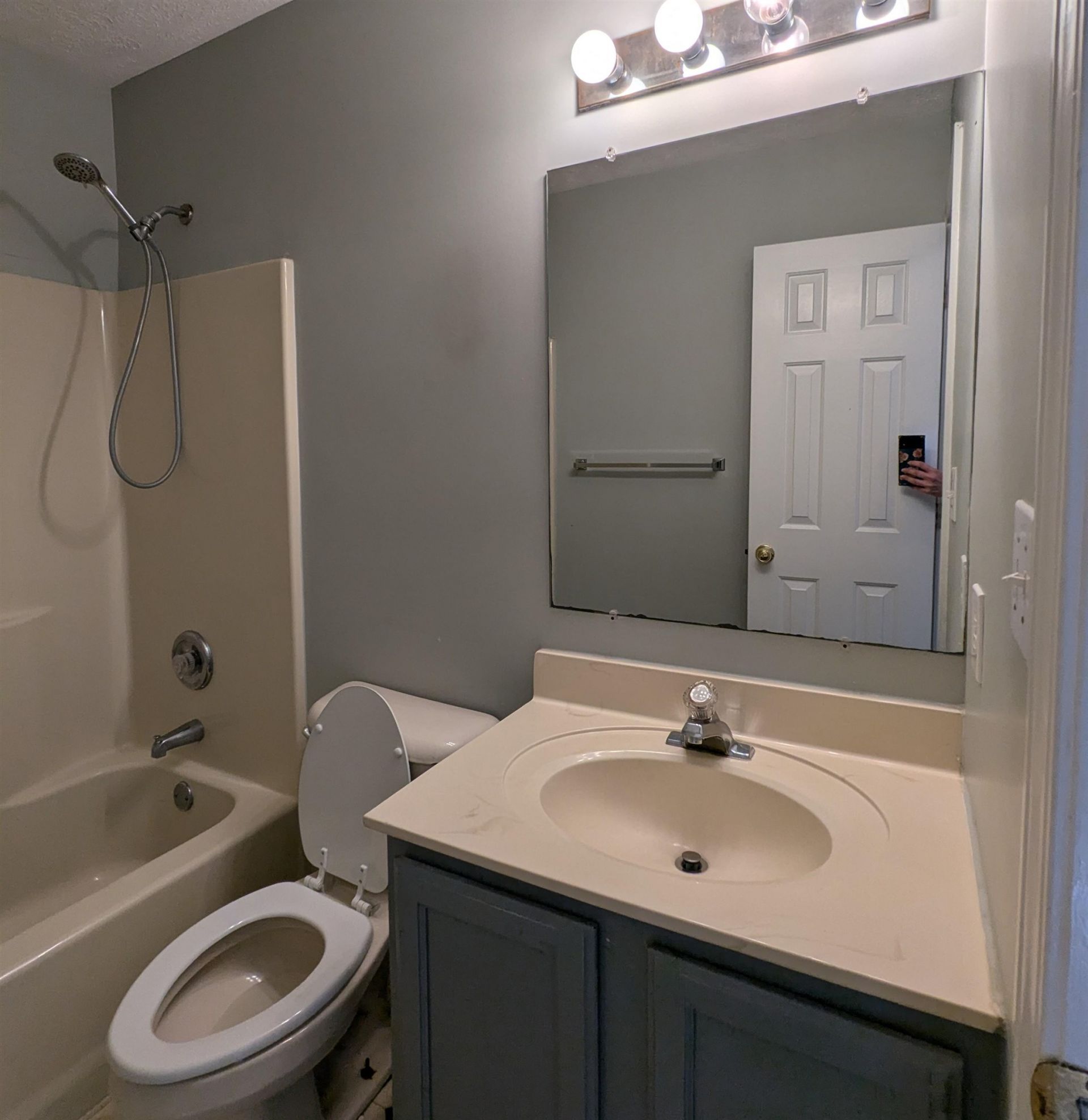 8031 Resin Rd. Photo 5