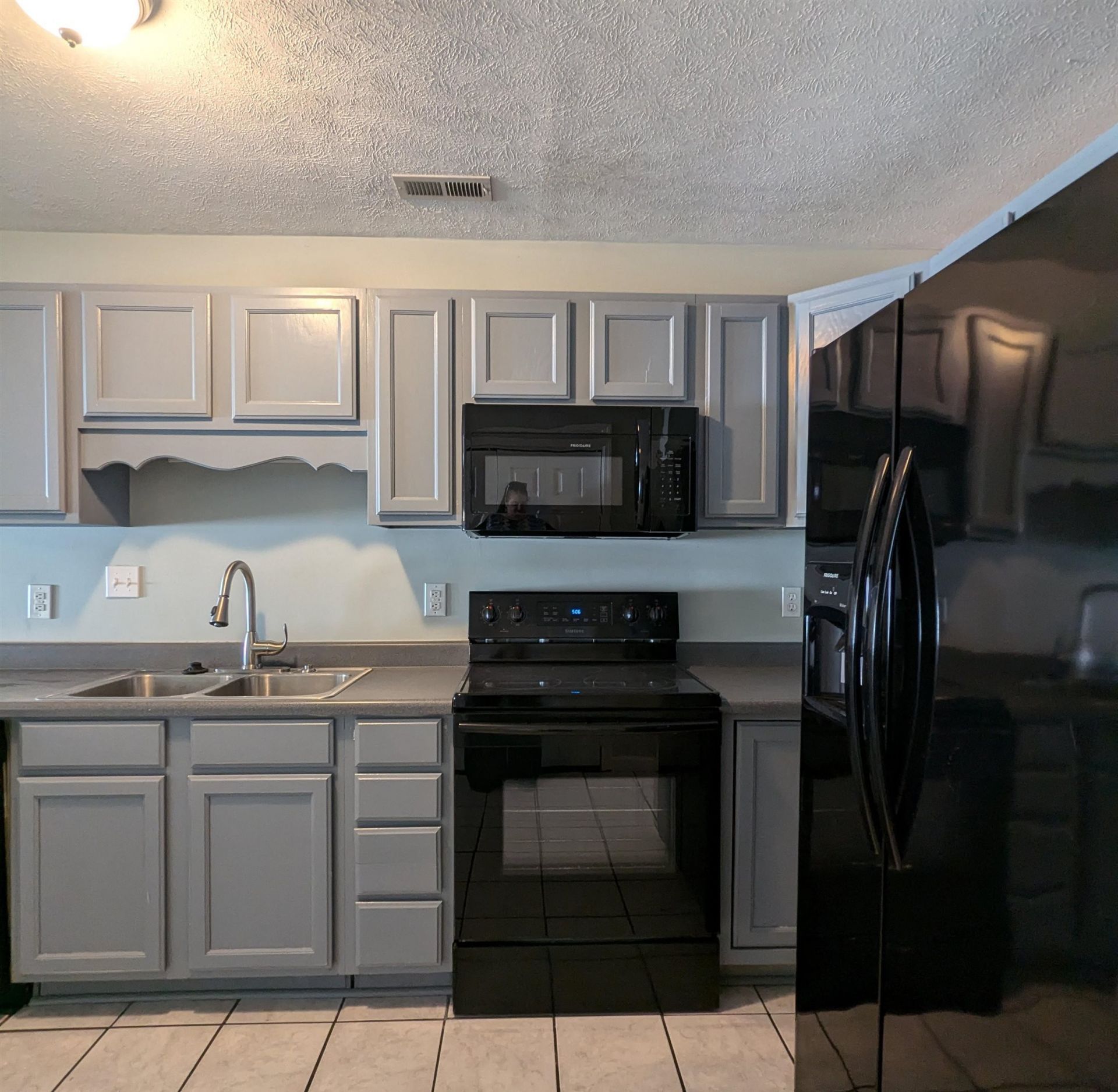 8031 Resin Rd. Photo 6