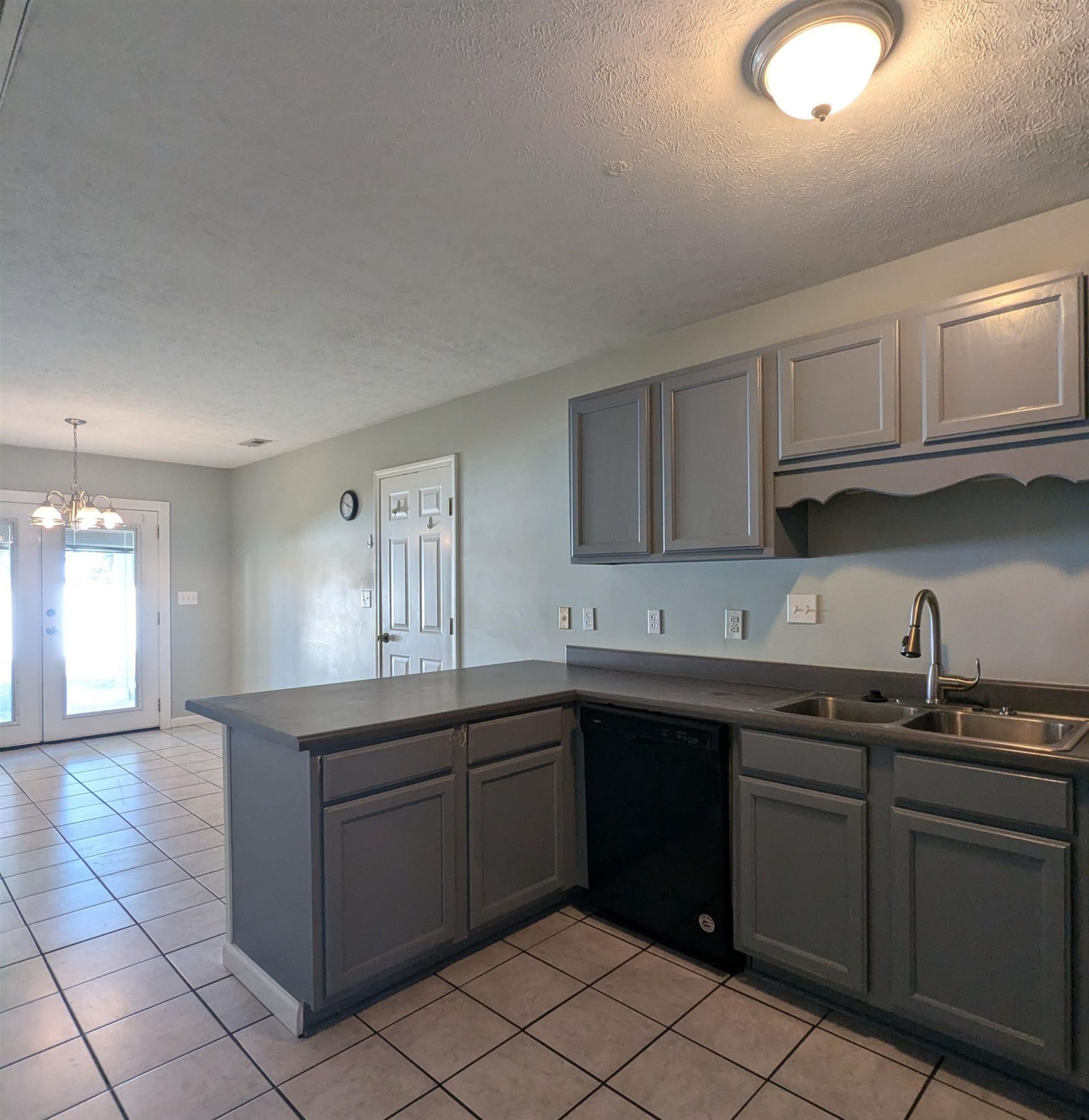 8031 Resin Rd. Photo 7