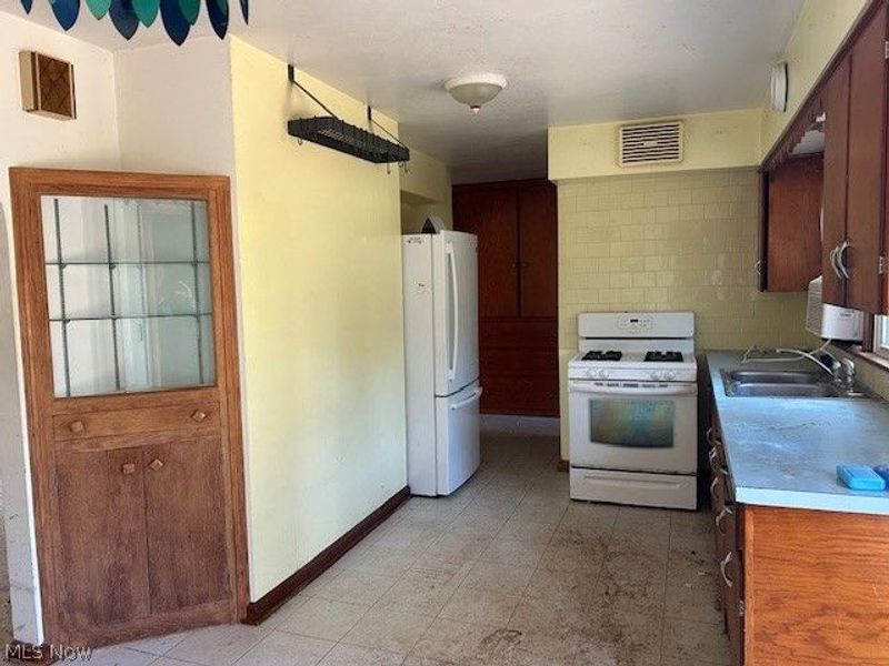 3045 Endicott Way , Silver Lake, OH 44224 Photo 3