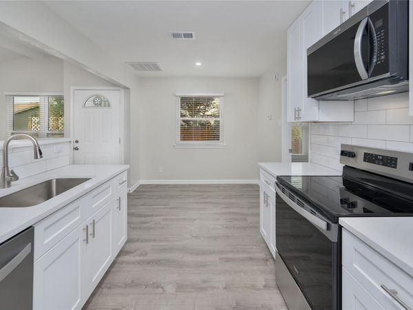 520 Cutty TRL, Unit B, Lakeway, TX 78734