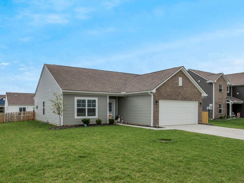 414 Quincy Circle, London, OH 43140 Photo 2