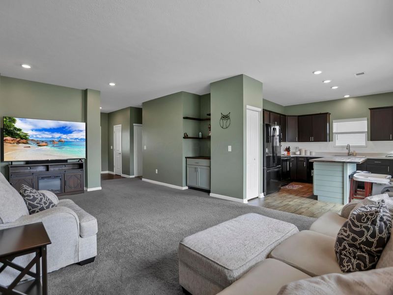 414 Quincy Circle, London, OH 43140 Photo 8