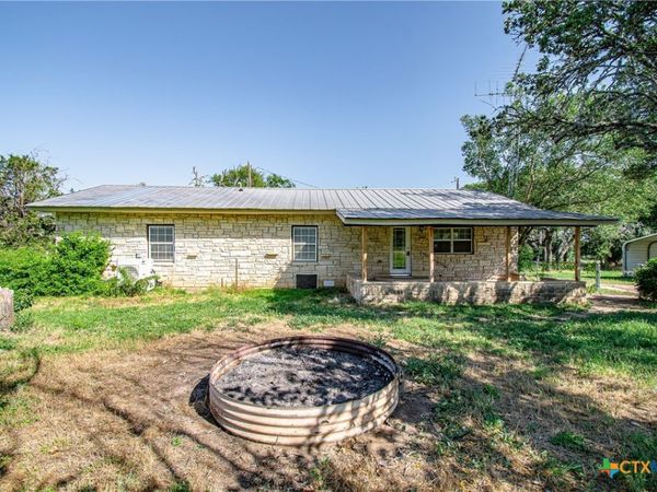 199 Apache Springs Road , Briggs, TX 78608