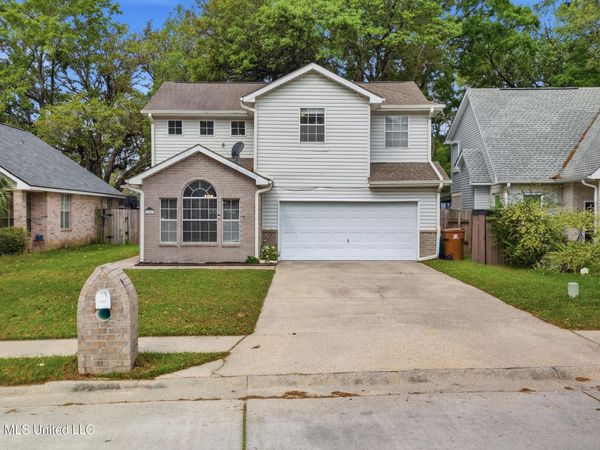 11047 Oakcrest Drive, D'Iberville, MS 39540