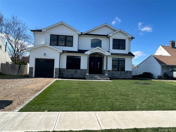 119 Choir Lane , Westbury, NY 11590