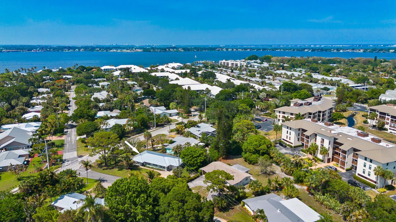 381 SE Edgewood Drive, Stuart, FL 34996 Photo