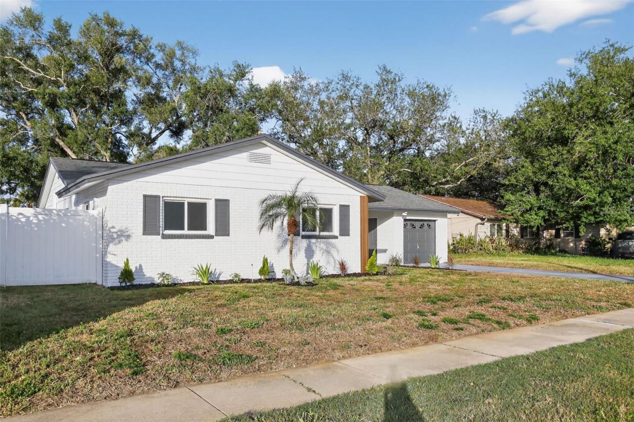 8317 Boxwood Drive, Tampa, FL 33615 Photo