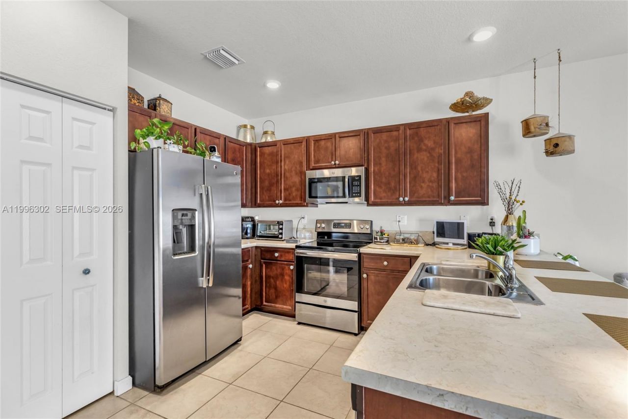 3392 W 105th Ter, Hialeah, FL 33018 Photo