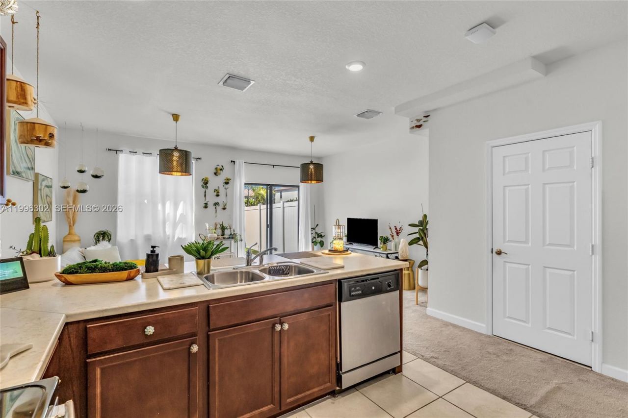 3392 W 105th Ter, Hialeah, FL 33018 Photo