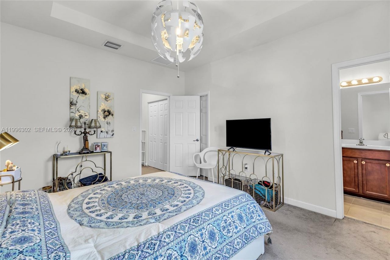 3392 W 105th Ter, Hialeah, FL 33018 Photo