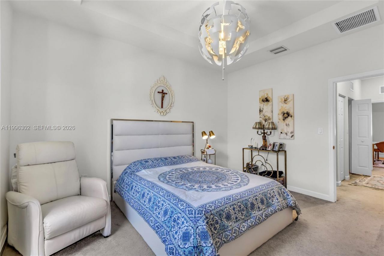 3392 W 105th Ter, Hialeah, FL 33018 Photo