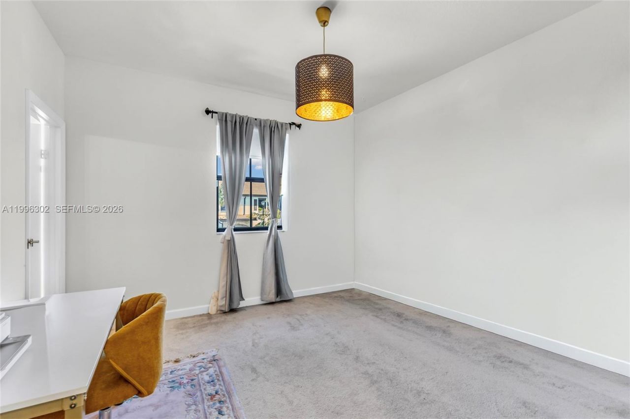 3392 W 105th Ter, Hialeah, FL 33018 Photo