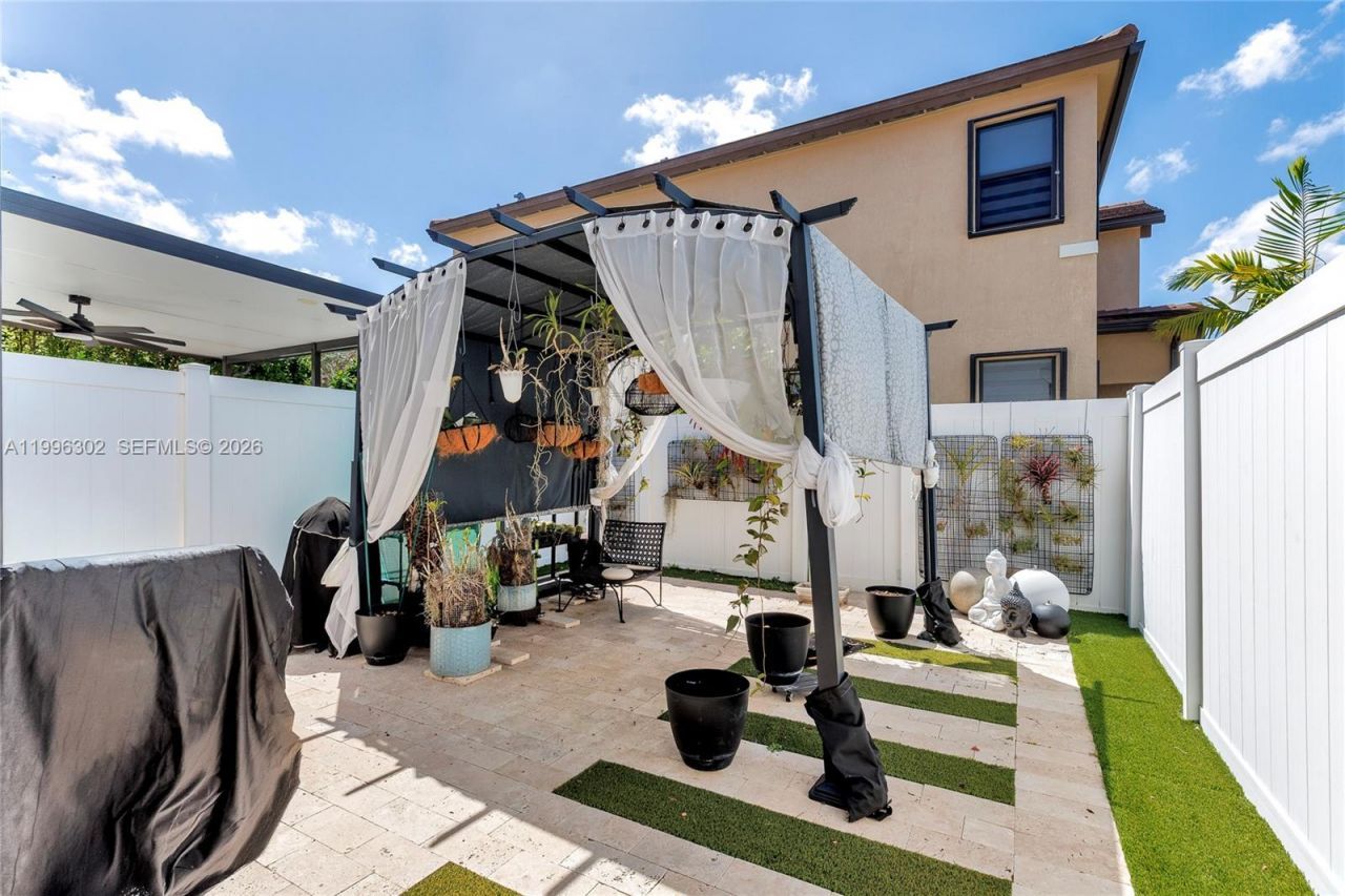 3392 W 105th Ter, Hialeah, FL 33018 Photo