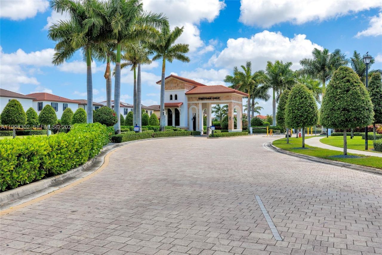 3392 W 105th Ter, Hialeah, FL 33018 Photo