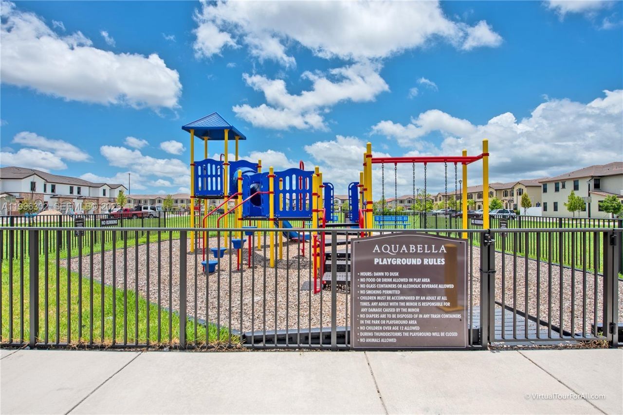 3392 W 105th Ter, Hialeah, FL 33018 Photo