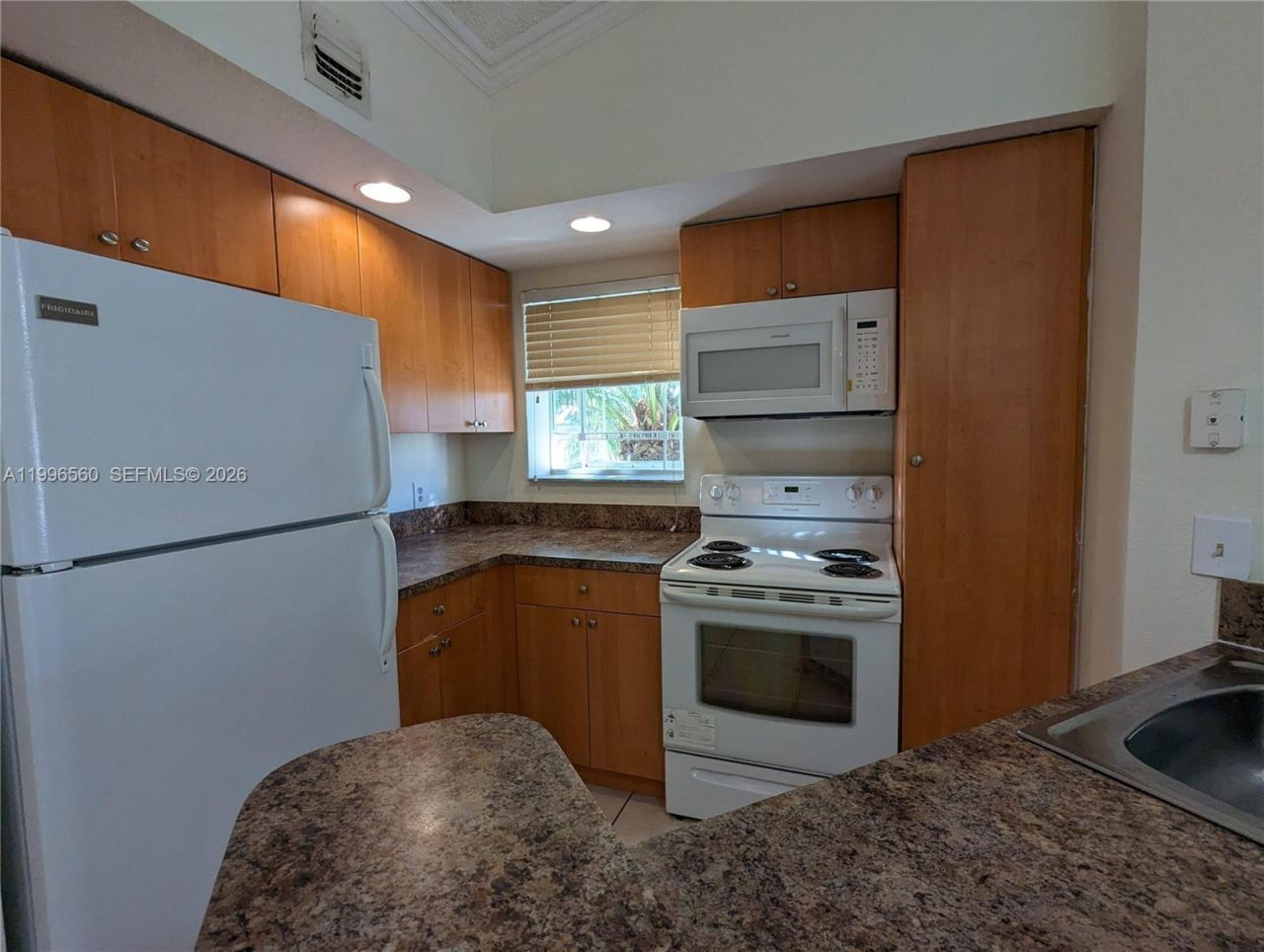 3430 N Pinewalk Dr N, Unit 627, Margate, FL 33063 Photo