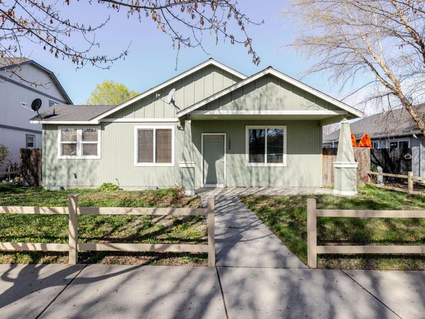 1263 NE 4th Street, Redmond, OR 97756