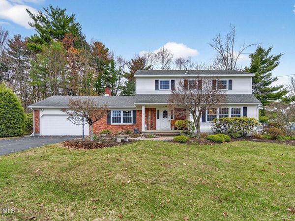 17 Tamarack Lane, Niskayuna, NY 12309