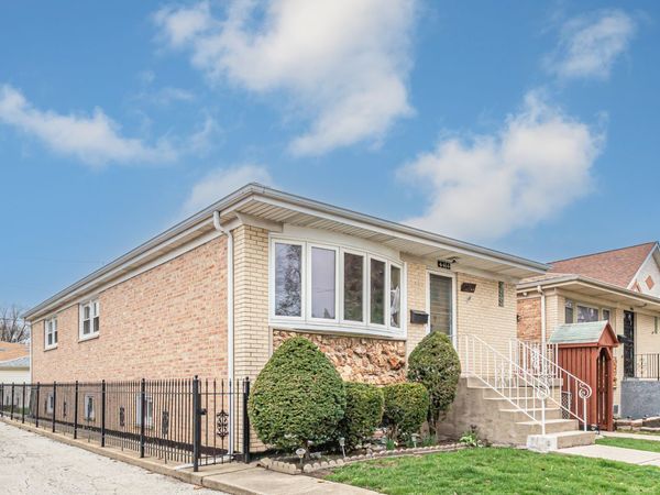 4414 N Nagle Avenue , Harwood Heights, IL 60706