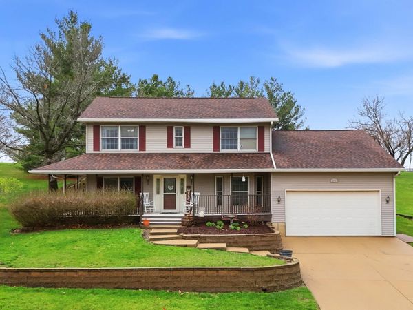 909 S Oakbrook Drive, Mount Pleasant, IA 52641