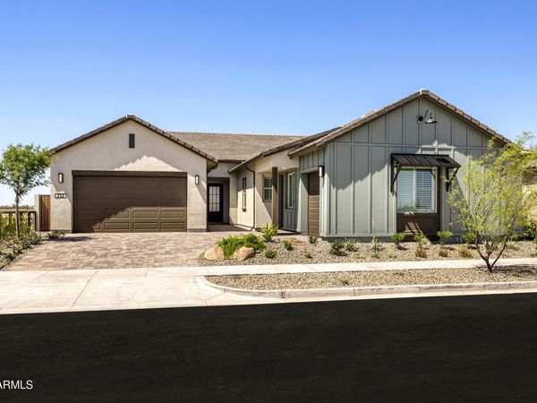 712 W TREASURE Trail, Apache Junction, AZ 85120