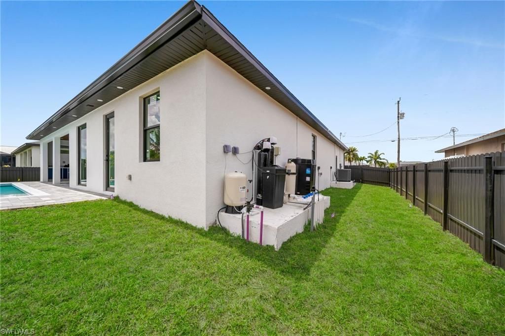 1237 NW 37th Ave, Cape Coral, FL 33993 Photo