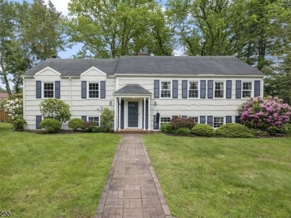 4 Jensen Ct, Chatham, NJ 07928